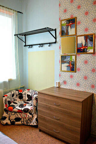 Хостел Like Ярославль Трехместный номер с общей ванной комнатой-1