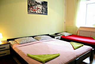 Хостел Like Ярославль Трехместный номер с общей ванной комнатой-2