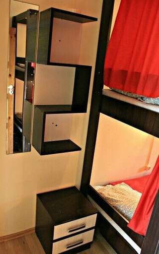 Хостел Like Ярославль Общий 6-местный номер для мужчин и женщин-2